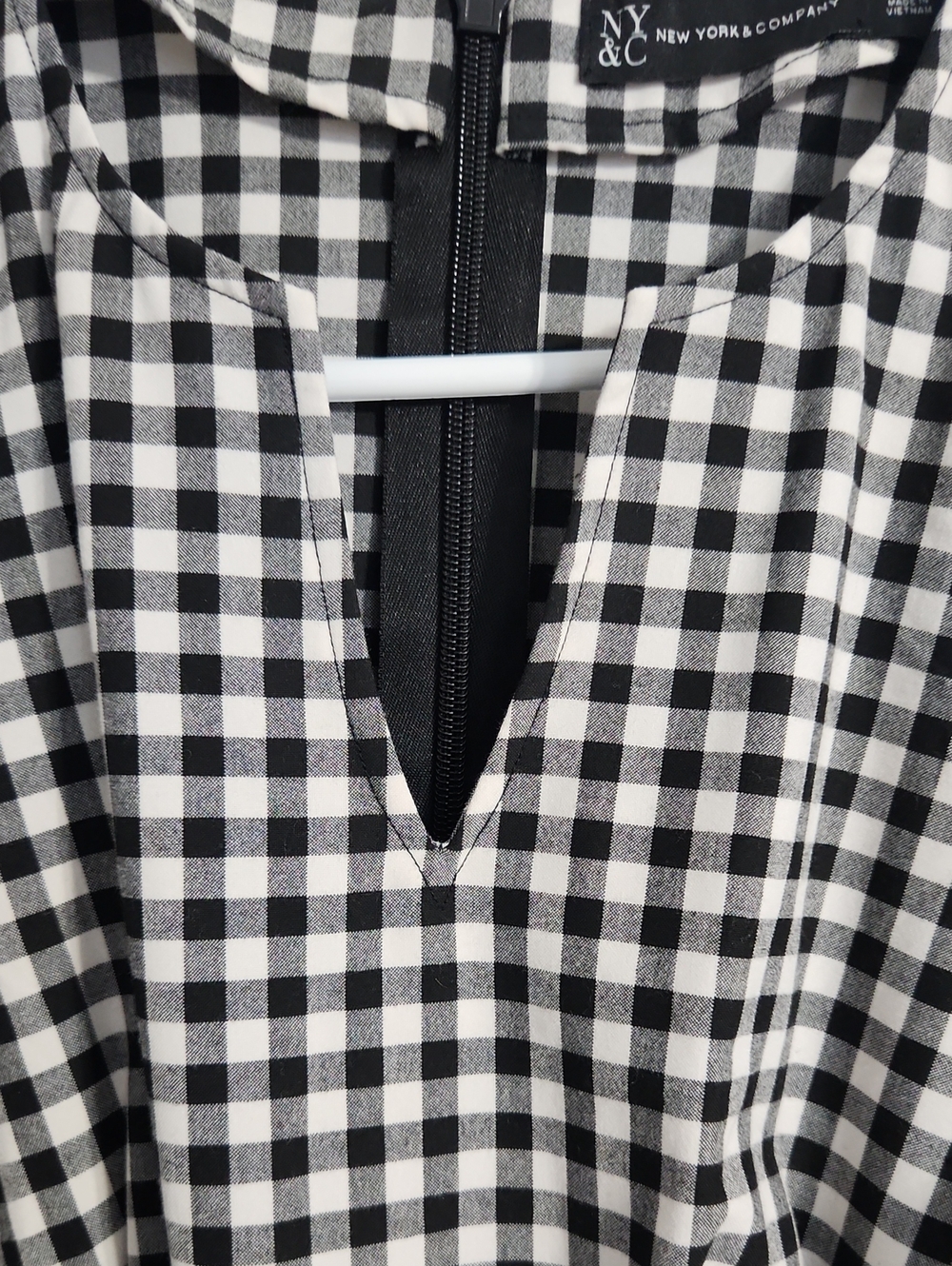 NWOT. NY&CO. Gingham Puff Sleeve Wide-leg Jumpsuit Sz.M Black/White - Picture 4 of 15